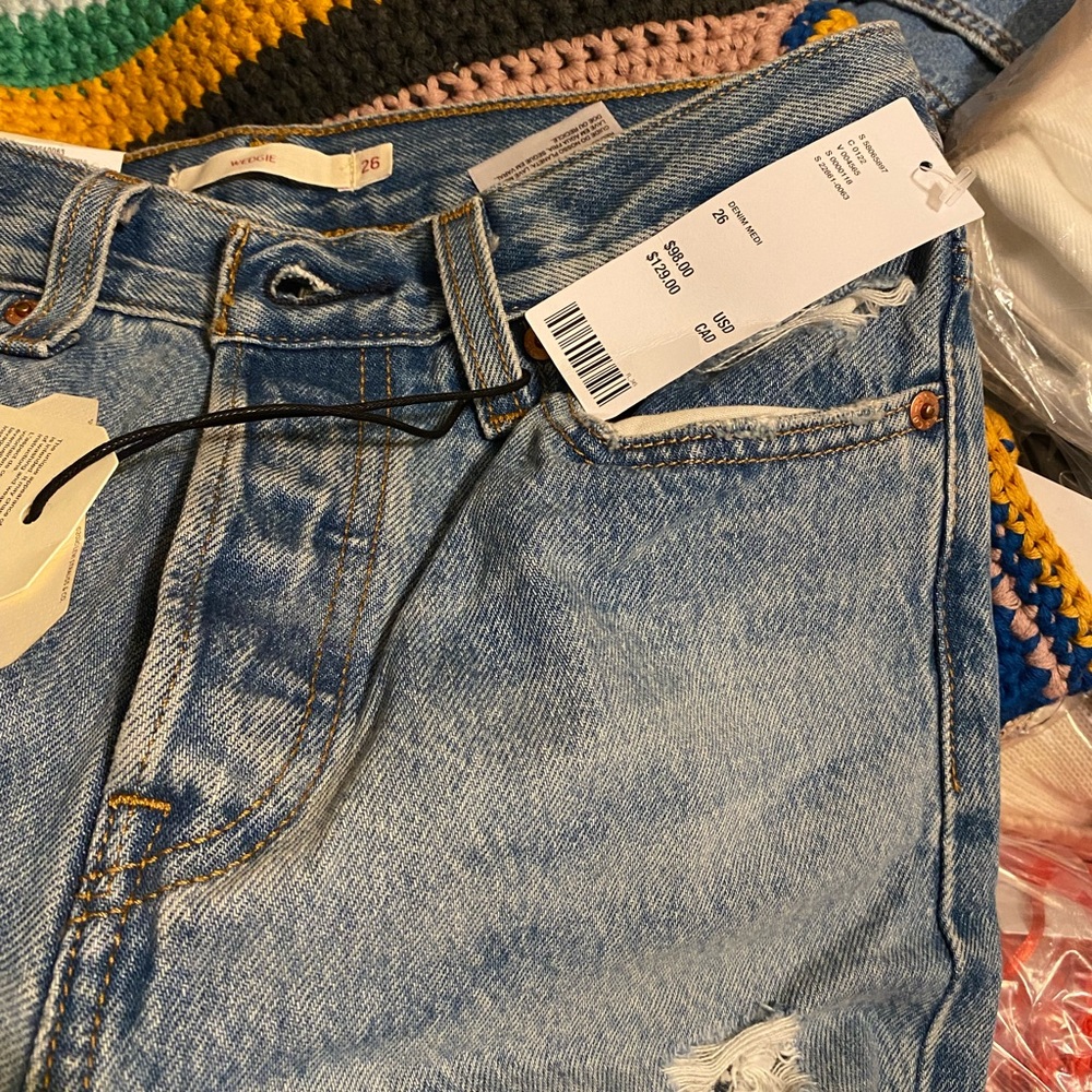 Levi’s straight leg wedgie jeans - Picture 7 of 7